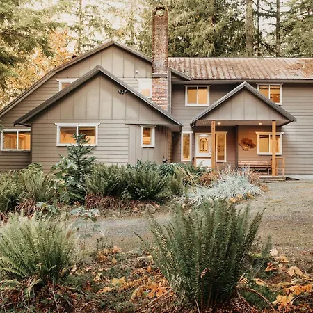 Mt Baker Lodging Cabin 3 Is A Very Large Cabin On Acreage